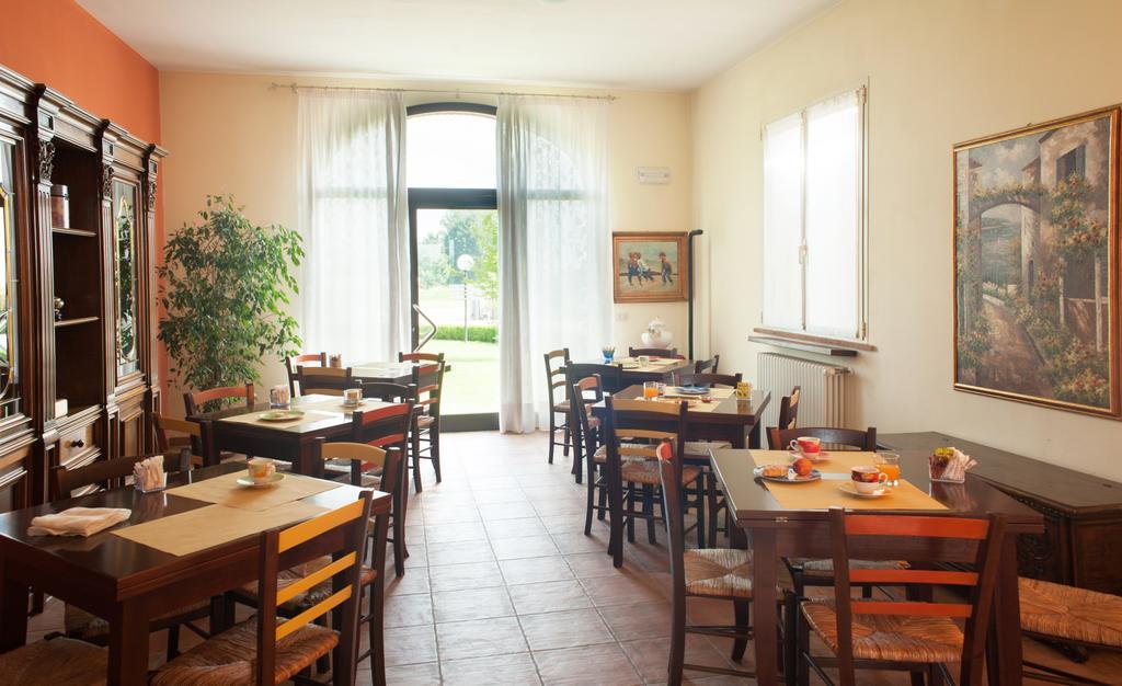 Gasthaus Agriturismo Il Mondo Parma Exterior foto